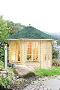 Holzpavillon