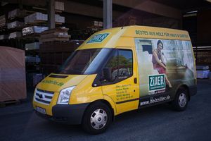 Baustellenlieferung, Lieferung von Parkettboden, Laminatboden oder Türen.