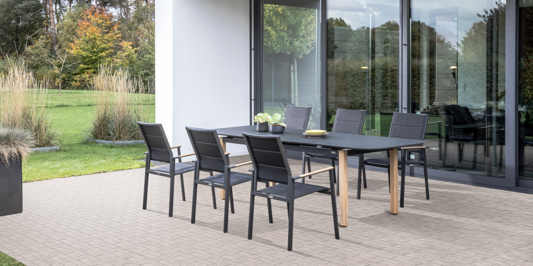 Meisterhaftes Handwerk: Holz- und Metalltische